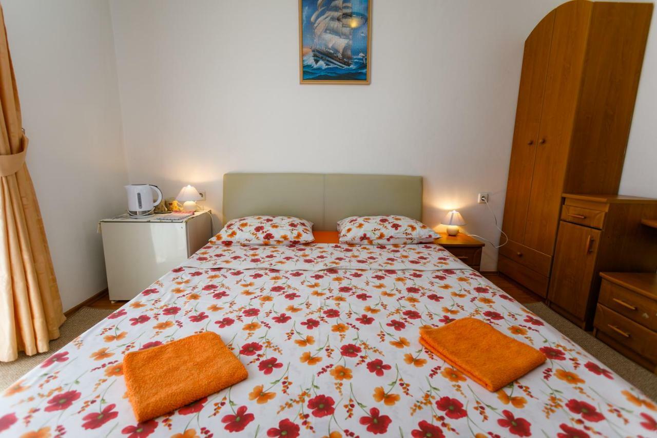 Holiday House Snjezana Krk Town Buitenkant foto